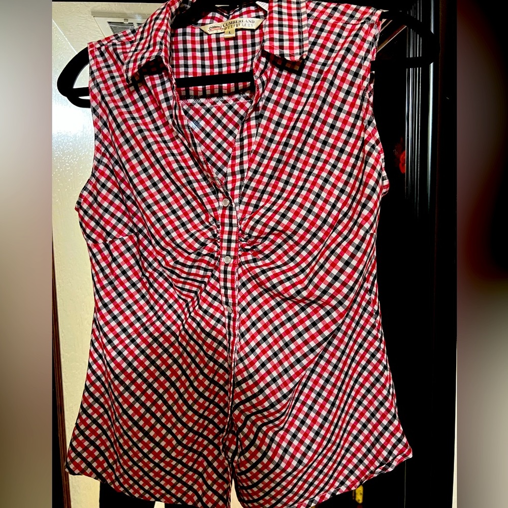 Cumberland outfitter, Size Large, sleeveless